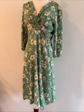 Floral Green Wrap Top Midi Dress with V-Neck and Tie Waist